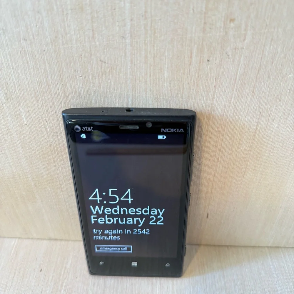 Nokia Carl Zeiss Tessar 2.0/26 AT&T Smartphone Turns On PARTS REPAIR ONLY Read!
